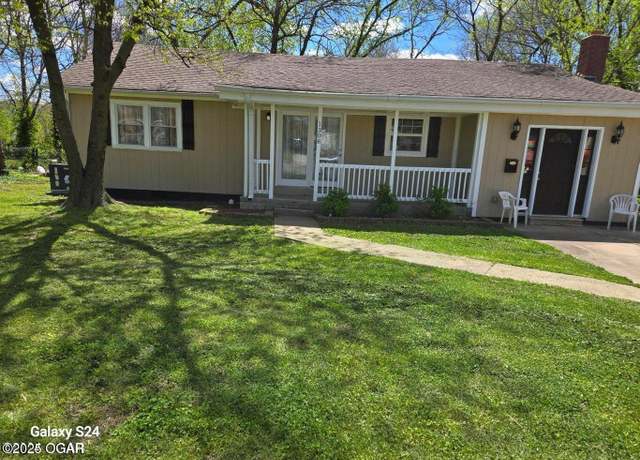 Property at 1308 Central St, Joplin, MO 64801, 3 beds, 2 baths