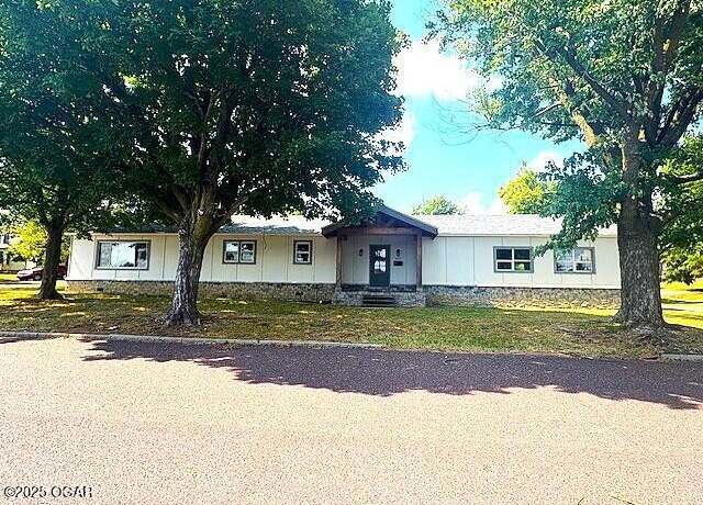 Property at 602 E Bond St, Monett, MO 65708, 3 beds, 2 baths