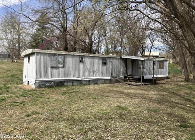 Property at 710 Joplin St, Sarcoxie, MO 64862, 2 beds, 1.5 baths