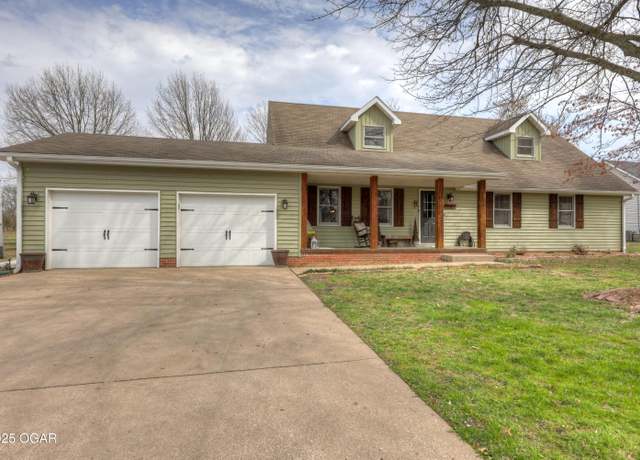 Property at 2032 Alison St, Carthage, MO 64836, 4 beds, 3 baths