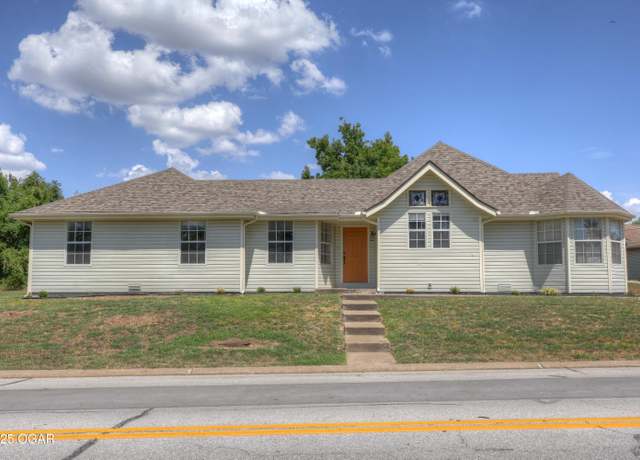 Property at 2510 Delaware Ct, Joplin, MO 64804, 3 beds, 2 baths