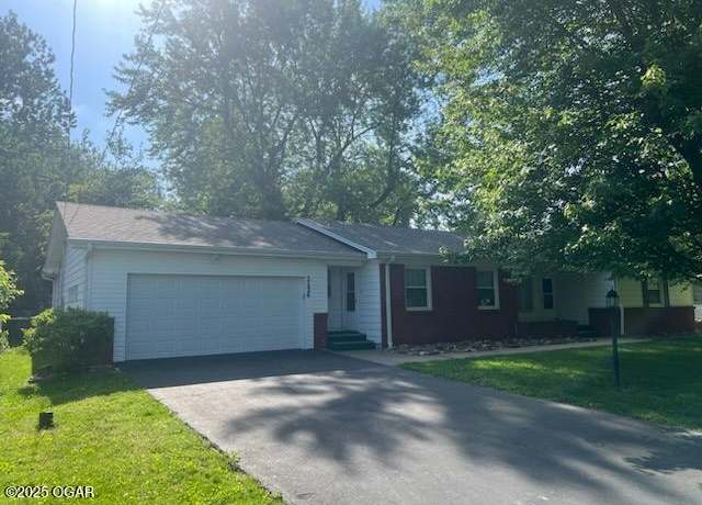 Property at 2124 S Kimbrough Ave, Springfield, MO 65807, 3 beds, 2 baths