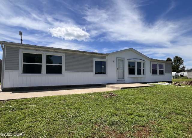 Property at 5740 W Choctaw Ln, Joplin, MO 64801, 3 beds, 2 baths