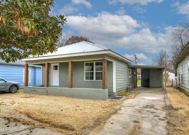 Property at 1928 East Ave, Baxter Springs, KS 66713, 3 beds, 2 baths