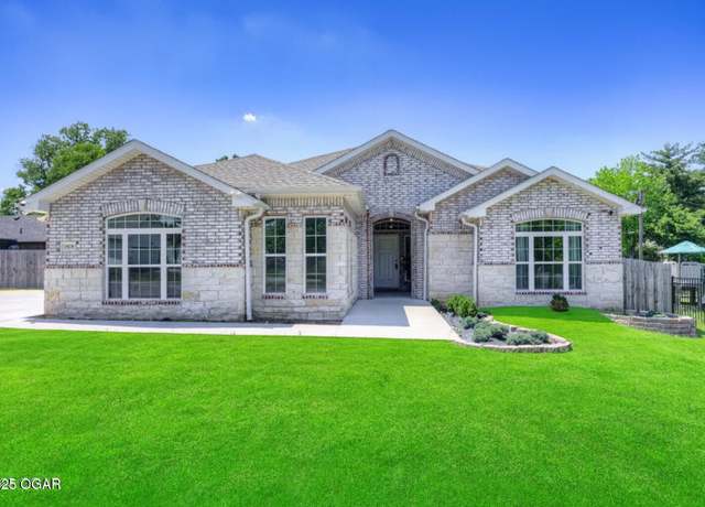 Property at 1020 S Florida Ave, Joplin, MO 64801, 4 beds, 3 baths