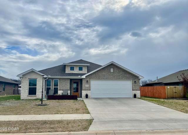 Property at 1995 Bogey Ln, Neosho, MO 64850, 3 beds, 2 baths
