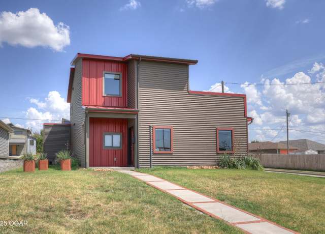 Property at 2431 Virginia Ave, Joplin, MO 64804, 3 beds, 2 baths