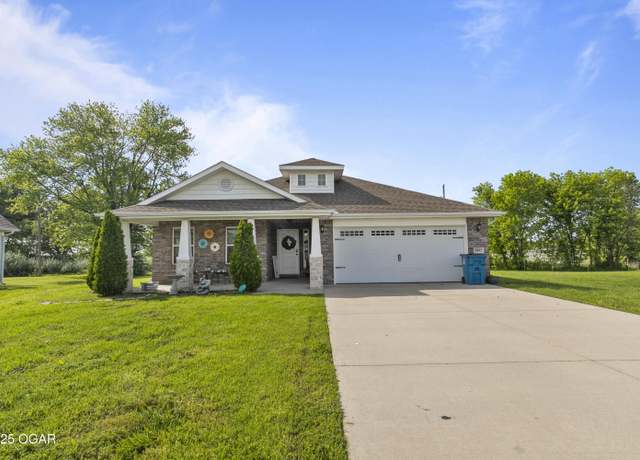 Property at 3042 Fairway Circle Cir, Neosho, MO 64850, 4 beds, 2 baths