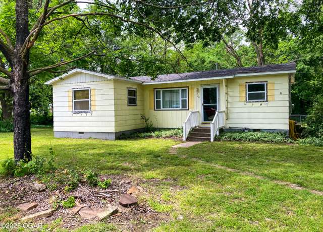 Property at 320 N Mina Ave, Joplin, MO 64801, 3 beds, 2 baths