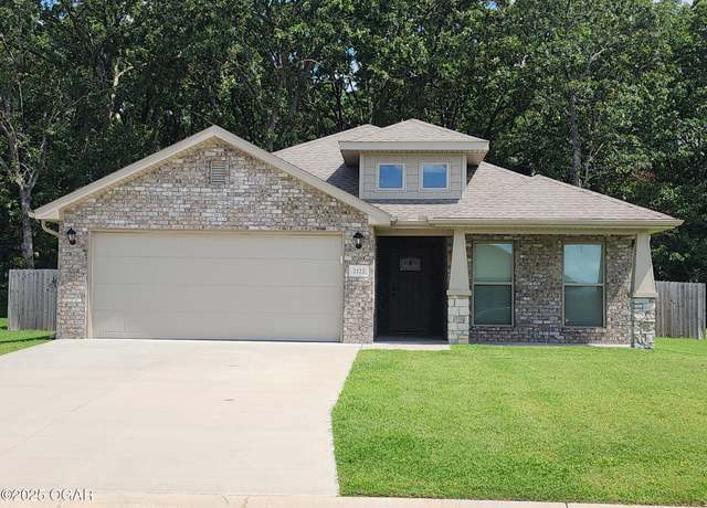 Property at 2122 Timbercrest Dr, Neosho, MO 64850, 3 beds, 2 baths