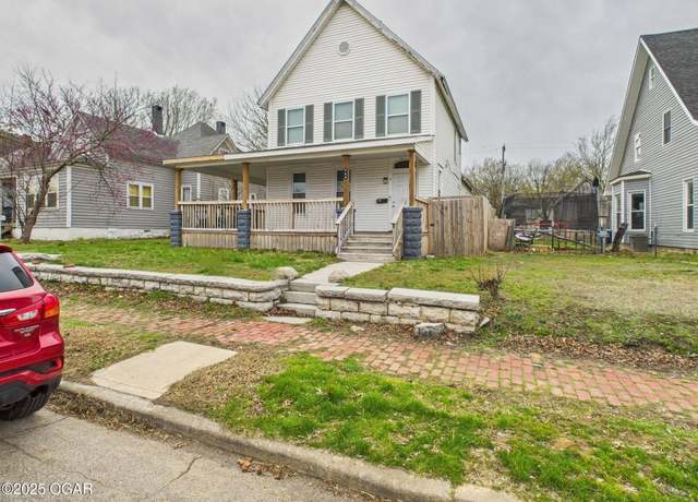 Property at 720 Chestnut Ave, Joplin, MO 64801, 4 beds, 2 baths