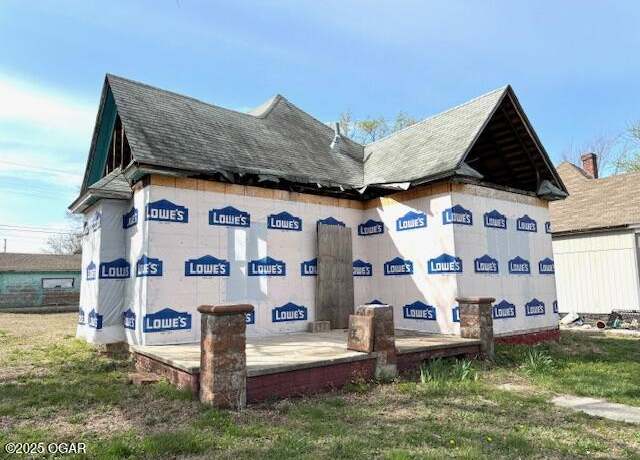 Property at 618 E 5th St, Galena, KS 66739, 3 beds, 1 bath