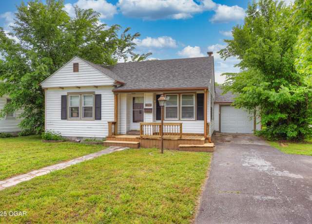 Property at 1708 Hillcrest Dr, Carthage, MO 64836, 3 beds, 1 bath
