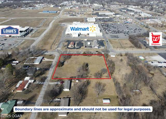 Property at 2816 S Maple St, Carthage, MO 64836