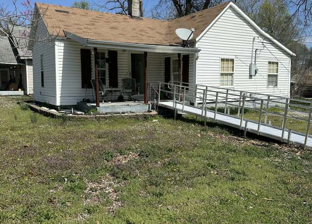 Property at 301 N Oak Ave, Joplin, MO 64801, 2 beds, 1 bath