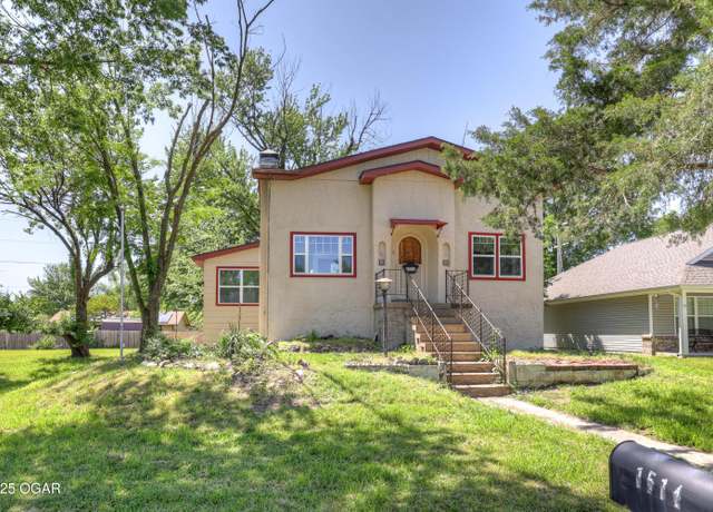 Property at 1514 Roosevelt Ave, Joplin, MO 64801, 4 beds, 2.5 baths