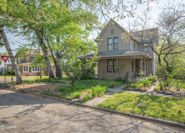 Property at 639 N Pearl Ave, Joplin, MO 64801, 4 beds, 2 baths