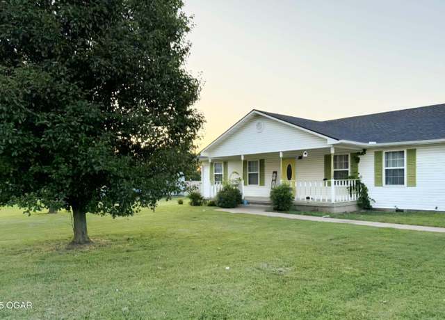 Property at 538 E State Line Rd, Baxter Springs, KS 66713, 3 beds, 2 baths