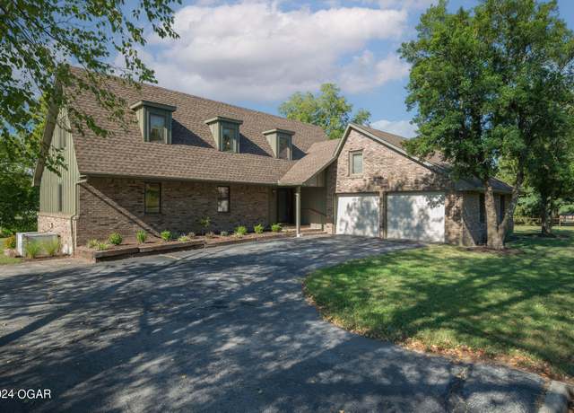 Property at 561 E Spring St, Neosho, MO 64850, 5 beds, 5 baths