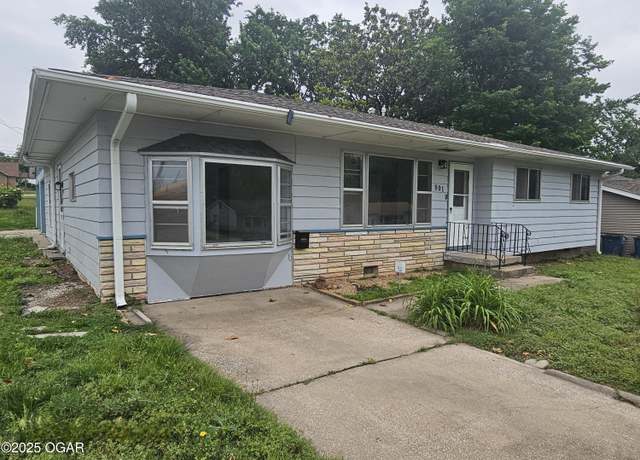 Property at 801 S St Louis Ave, Joplin, MO 64801, 3 beds, 2 baths