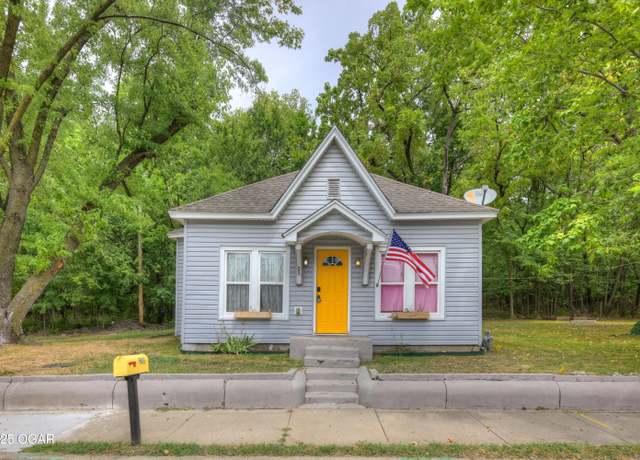 Property at 903 E North St, Joplin, MO 64801, 3 beds, 1 bath