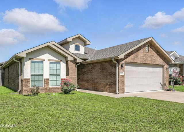 Property at 1144 N Oak Way Dr, Webb City, MO 64870, 3 beds, 2 baths
