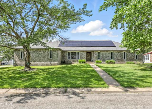 Property at 1901 Laura Ln, Joplin, MO 64801, 3 beds, 2.5 baths