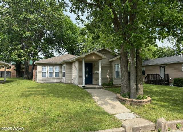 Property at 1810 Virginia Ave, Joplin, MO 64804, 3 beds, 2 baths
