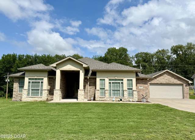 Property at 2035 Chickadee Dr, Webb City, MO 64870, 3 beds, 2 baths