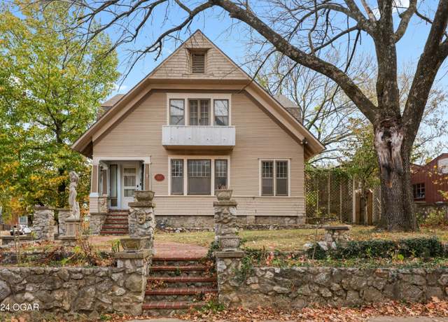 Property at 327 N Jackson Ave, Joplin, MO 64801, 4 beds, 4 baths