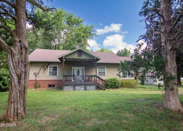 Property at 17605 E Overland Rd, Nevada, MO 64772, 3 beds, 2 baths
