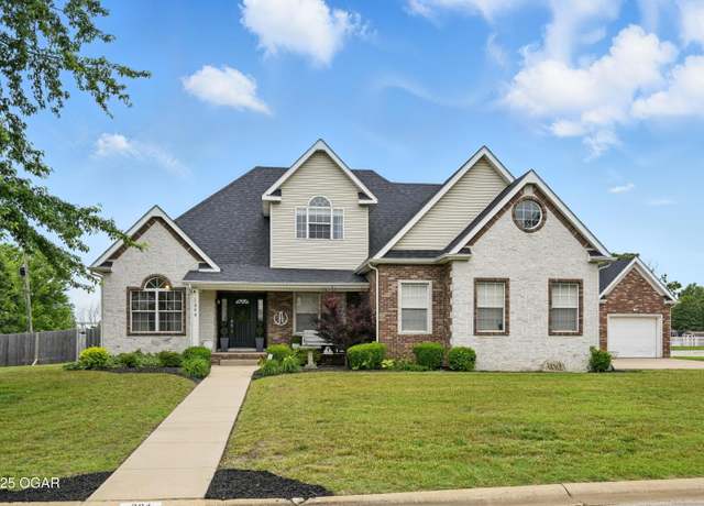 Property at 204 Bair Drive Dr, Carl Junction, MO 64834, 4 beds, 3 baths