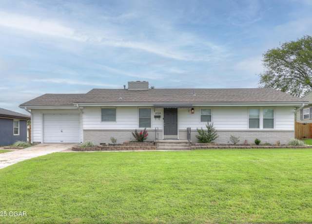 Property at 2725 Missouri Ave, Joplin, MO 64804, 3 beds, 2 baths