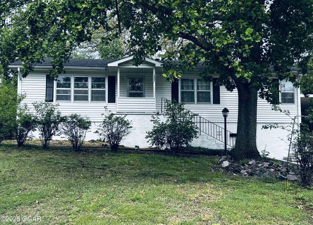 Property at 1402 Fairmont Dr, Neosho, MO 64850, 3 beds, 1.5 baths