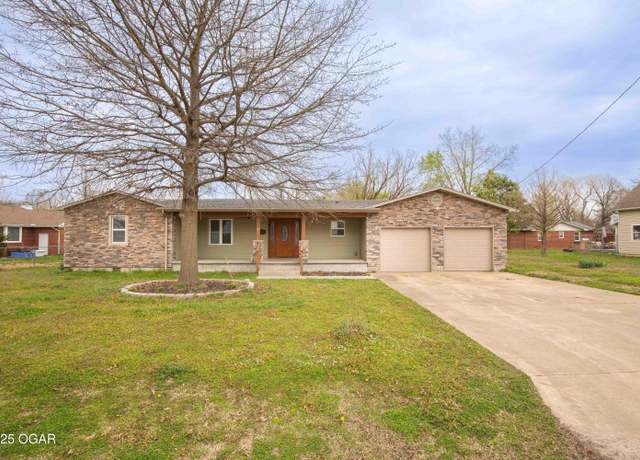 Property at 104 E 3rd St, Lamar, MO 64759, 3 beds, 2 baths