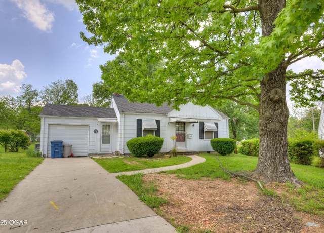 Property at 1000 Hampton Ct, Neosho, MO 64850, 3 beds, 1 bath