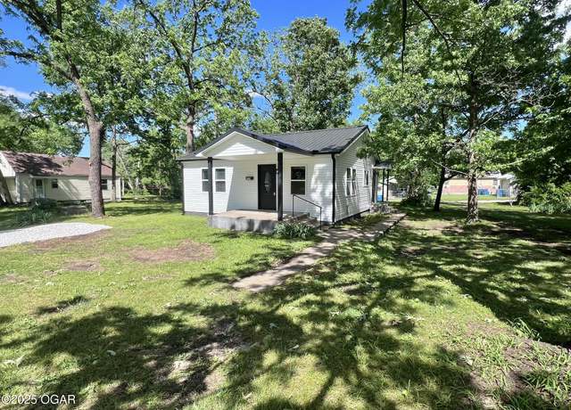 Property at 211 S Brownell Ave, Joplin, MO 64801, 2 beds, 1 bath