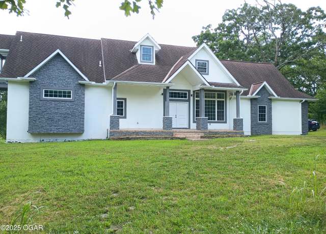 Property at 6540 Gateway Dr, Joplin, MO 64804, 3 beds, 4 baths