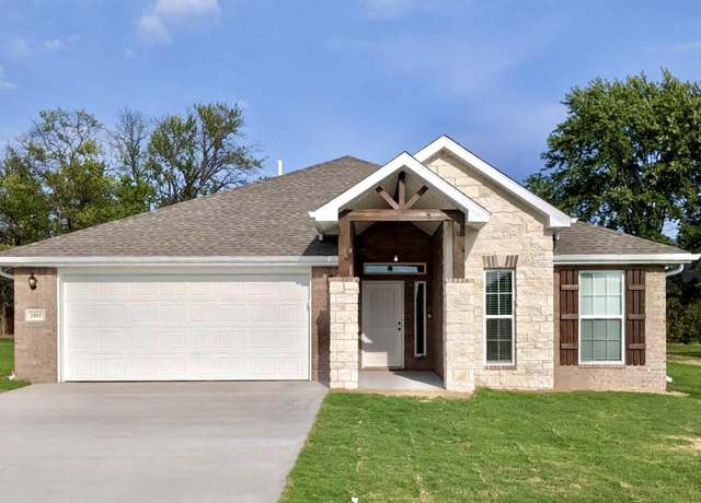 Property at 2005 Eagle Dr, Neosho, MO 64850, 4 beds, 2 baths