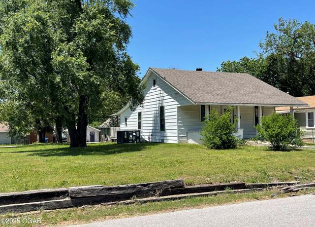Property at 1618 Ohio Ave, Joplin, MO 64804, 2 beds, 1 bath