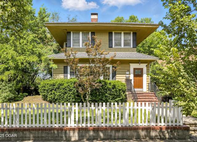 Property at 434 N Moffet Ave, Joplin, MO 64801, 3 beds, 1.5 baths
