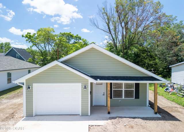 Property at 512 N Devon Ave, Webb City, MO 64870, 3 beds, 2 baths