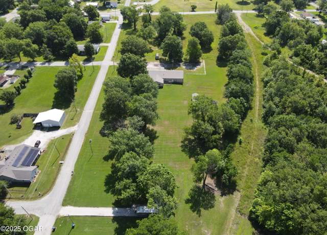 Property at 215 S Wyandotte Ave, Baxter Springs, KS 66713