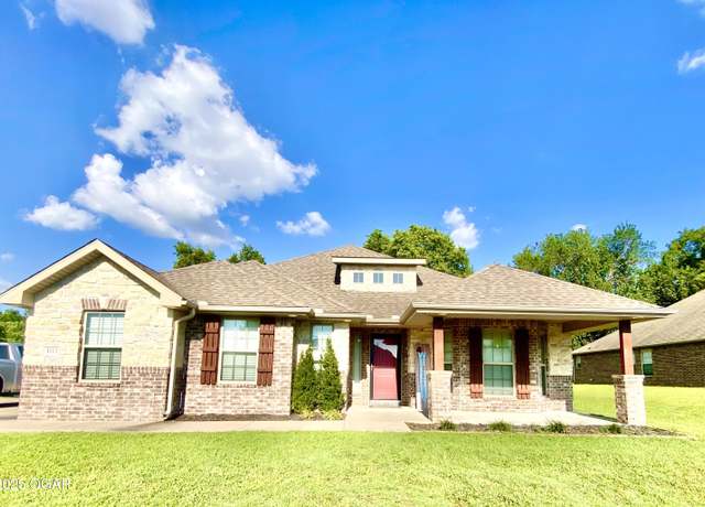 Property at 1113 Chesterfield Dr, Webb City, MO 64870, 4 beds, 2 baths