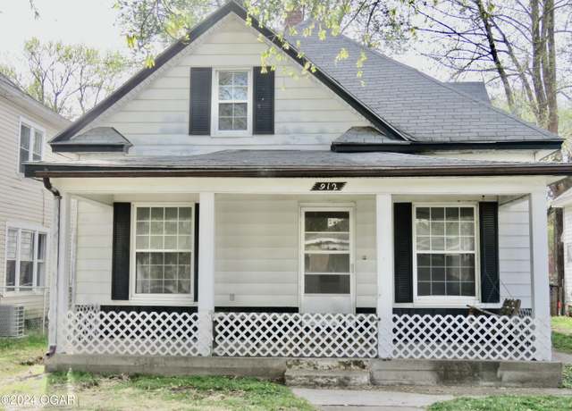 Property at 912 Chestnut Ave, Joplin, MO 64801, 3 beds, 2 baths
