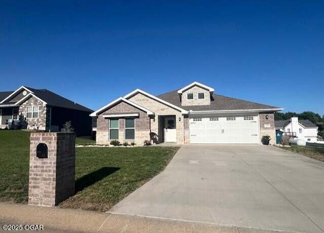 Property at 305 Ashmore Dr, Carl Junction, MO 64834, 3 beds, 2 baths