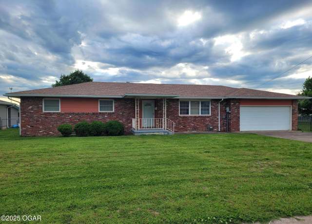 Property at 2226 S Delaware Ave, Joplin, MO 64804, 3 beds, 1.5 baths