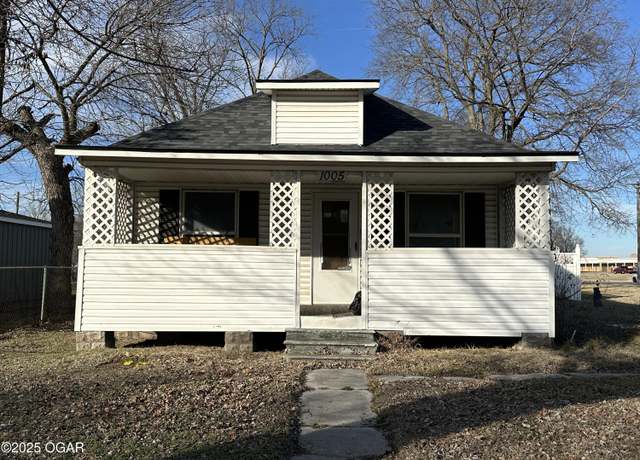 Property at 1005 Nelson St, Webb City, MO 64870, 2 beds, 1 bath