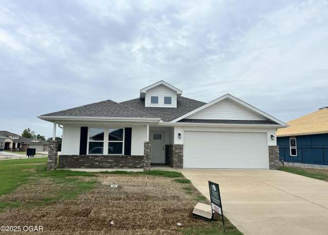 Property at 800 Aberdeen Ave, Twin Groves Township, MO 64834, 4 beds, 2 baths