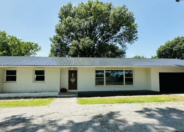 Property at 305 N Free King Hwy, Pittsburg, KS 66762, 4 beds, 2 baths